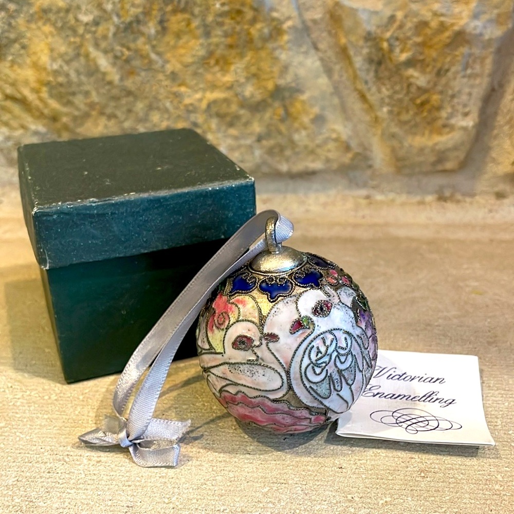 Vintage Nyco Cloisonne Christmas Round Ball Ornament Turtle Doves Silver Enamel